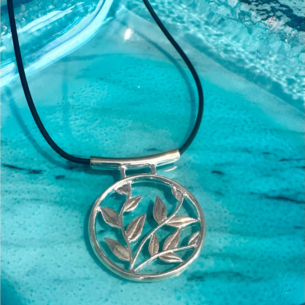 Elegant Silver Leaf Pendant Necklace